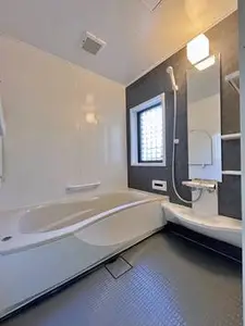 人造大理石の高級感ある浴槽で、暖かくお掃除もラクラクな浴室へ