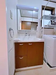 収納たっぷり、お掃除ラクラクな壁水栓の洗面化粧台