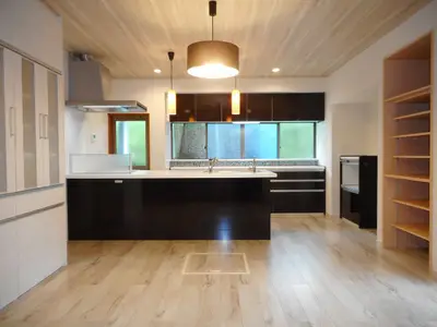 子供夫婦ど同居する為に対面キッチンにしたい