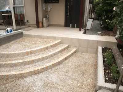 車を2台停められる駐車場スペースに拡大