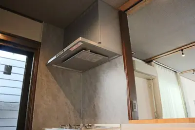 クロス張替とヒノキ無垢材の造作照明、スリット間仕切り