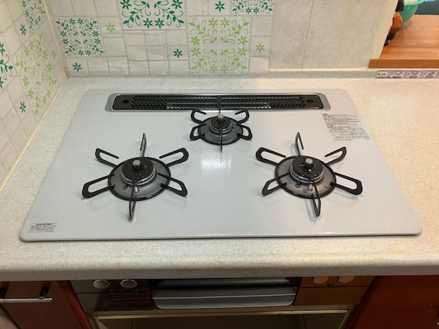 長年使用したガスコンロとレンジフードを新しいものにしました！
