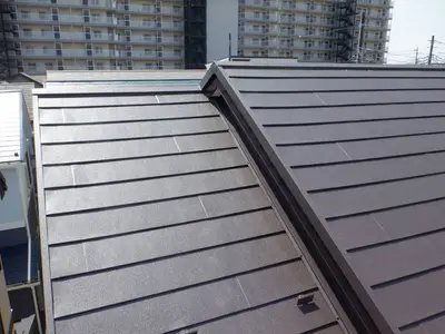 屋根カバー工事　スーパーガルテクトと外壁塗装工事