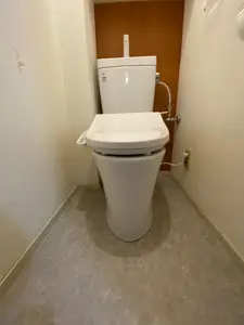 費用を抑えトイレと一緒に床も交換