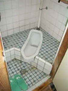 使いづらい和式から快適な洋式トイレに交換