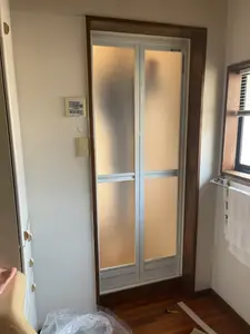 浴室扉の交換