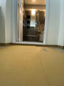 ブラックのパネルで高級感を演出