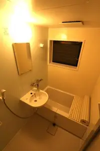 ２階の空き部屋でミニキッチンと浴室を設置