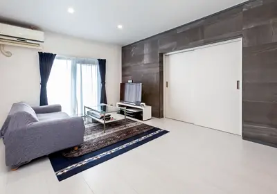 白で統一した内装にフルリフォーム