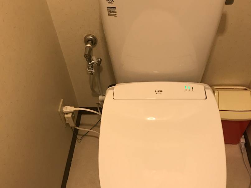 機能性のいい新しいトイレのリフォーム