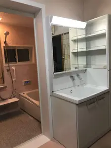 冷たかったタイルの浴室から温かい浴室へ