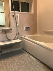 冷たかったタイルの浴室から温かい浴室へ