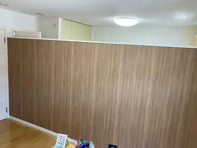 間仕切りの上部開口でクーラーを1台を共有