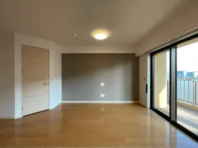 リビングと洋間の間仕切り撤去で広く使える空間