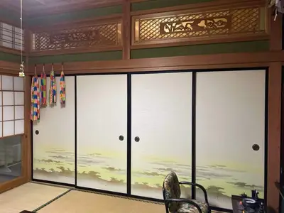 重厚な柄からシンプルなデザインの襖紙張り替え