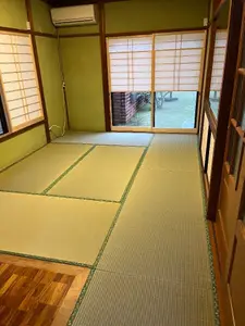 新しい壁を新設・吹き抜け感を作りつつ仏壇を隠す