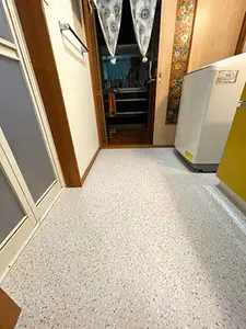 傷んでいた床を下地からやり直し