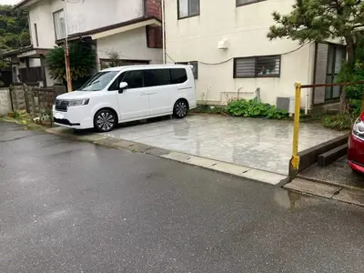 土間コンクリートで水はけ◎の駐車場所