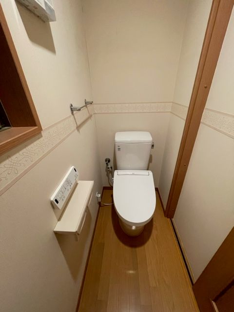 トイレ交換・フローリング補修と張り替え