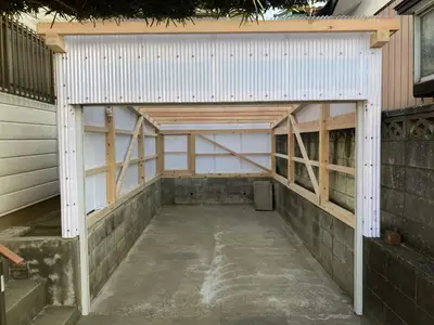 同じ見た目の車庫に造作・照明取り付けで夜も明るく