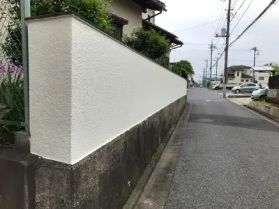 ひび割れ色褪せている外壁をきれいに補修