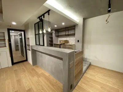 フルリノベーションでシンプル＆クールな空間に