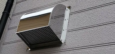 『屋外換気扇交換＆脱衣場とトイレ壁紙張替』