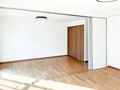 広々空間、ワークルームのある住居