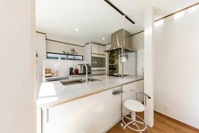 光と影が美しく映えるナチュラルモダンな住まい