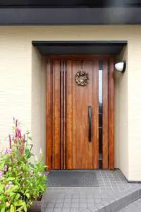 駐車・ガーデニングスペースと玄関ドアのリフォーム