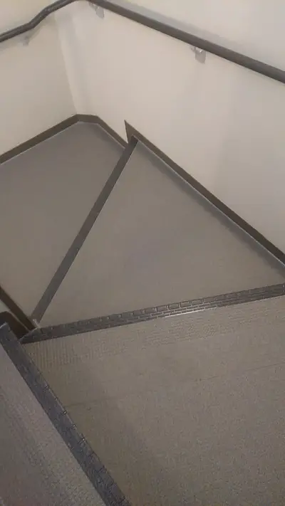 商業ビルの階段リフォーム