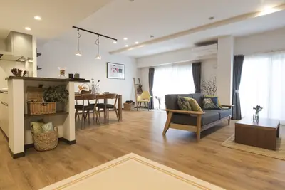 木の質感に包まれるマンションリノベ