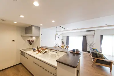 木の質感に包まれるマンションリノベ