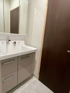 モノトーンカラー・間接照明の素敵な広々空間へ