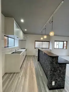 モノトーンカラー・間接照明の素敵な広々空間へ