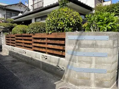 老朽化していた家のブロック塀をオシャレな目隠しフェンスに