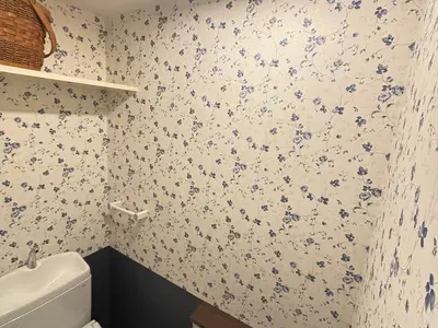 ２種類の壁紙を上下に配置し理想のトイレになった！