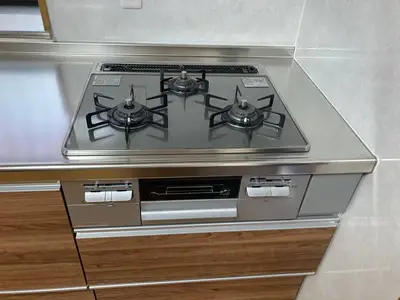 明石市　お手入れしやすいシステムキッチン