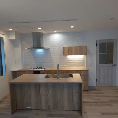 カフェのような木漏れ日溢れるキッチン空間