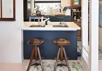 キッチンを対⾯化、それぞれの部屋にテーマを