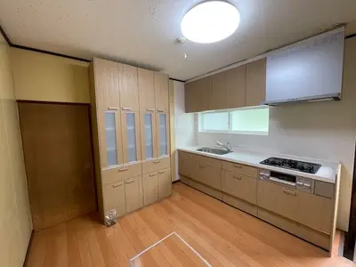 家族が集える明るいキッチン