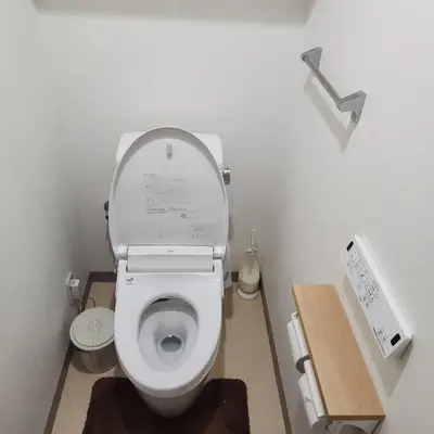 老朽化したトイレとガスコンロ、廊下壁紙の張り替え
