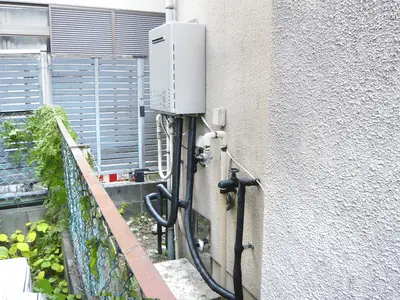 給湯器2台を1台に集約。追い炊き対応で効率アップ！