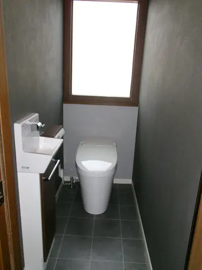 トイレ交換　内装改修工事