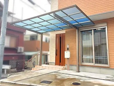 玄関ドアや掃出し窓を考慮したカーポート設置