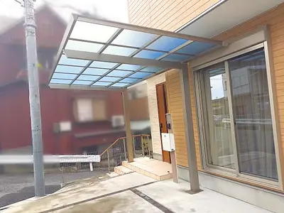 玄関ドアや掃出し窓を考慮したカーポート設置