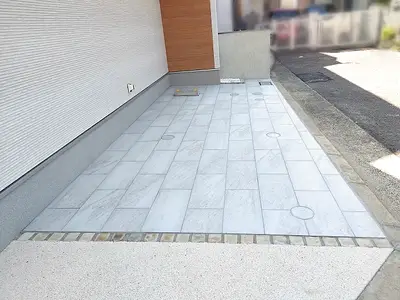 建物とのバランスを考え白色を基調としたモダン新築外構