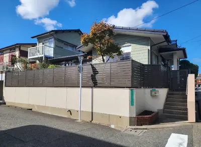 植栽を撤去して目隠しフェンスへ！