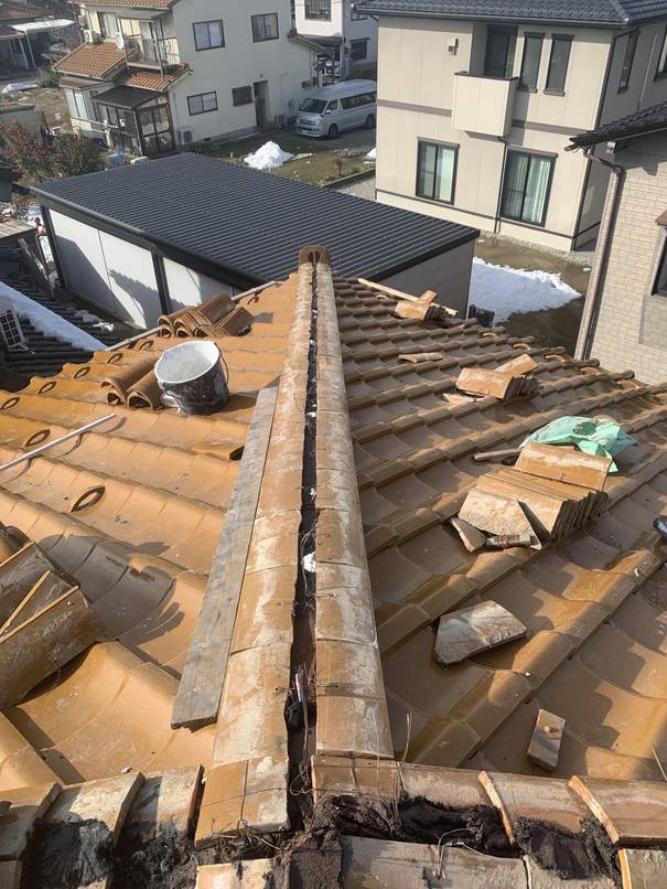 外壁塗装、屋根瓦の、棟積み直し