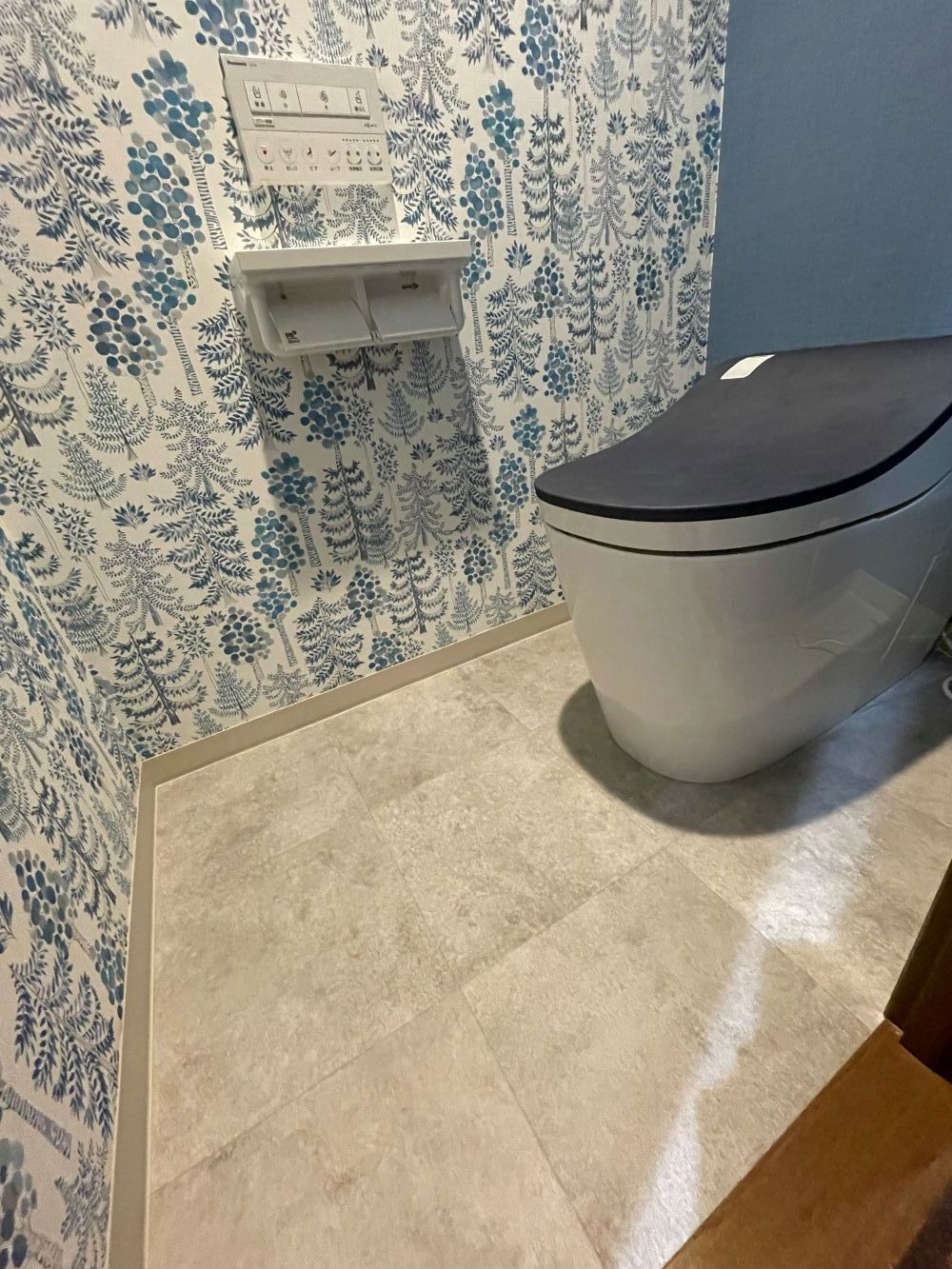 ブルーで統一！トイレリフォーム